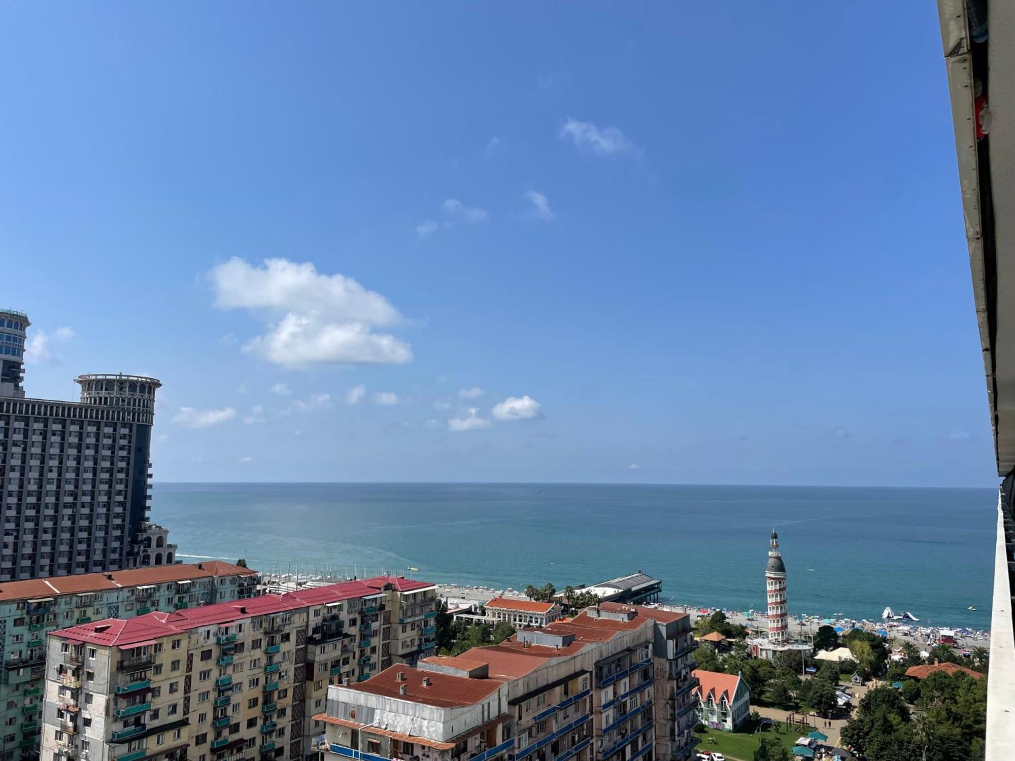 Sea ​​View In Orbi City 巴统 外观 照片