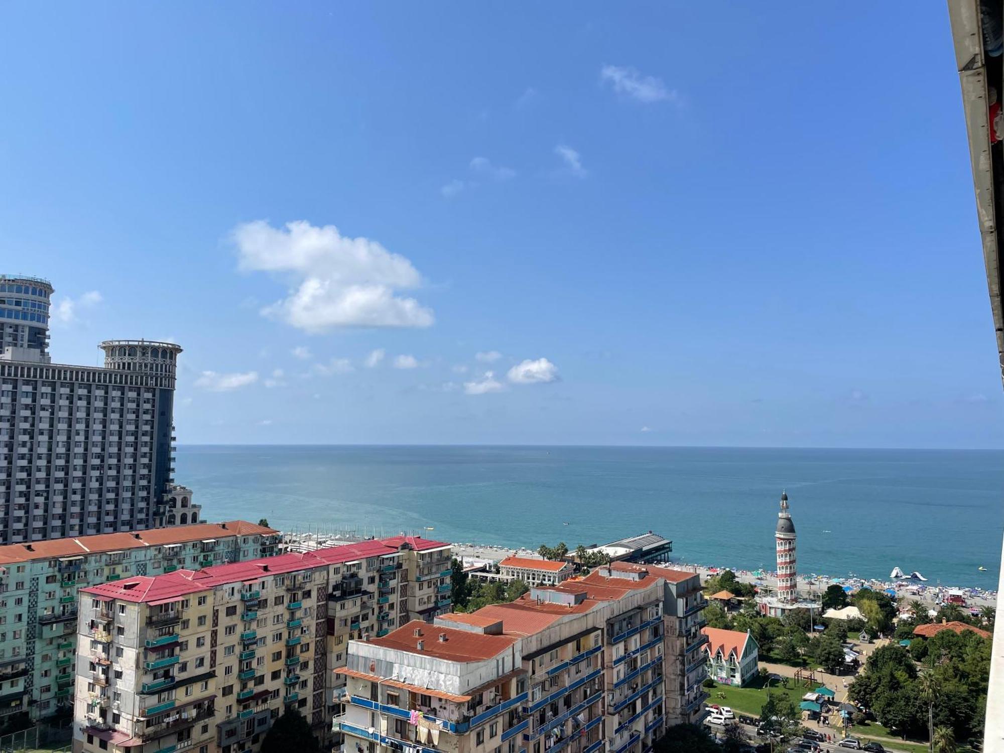 Sea ​​View In Orbi City 巴统 外观 照片