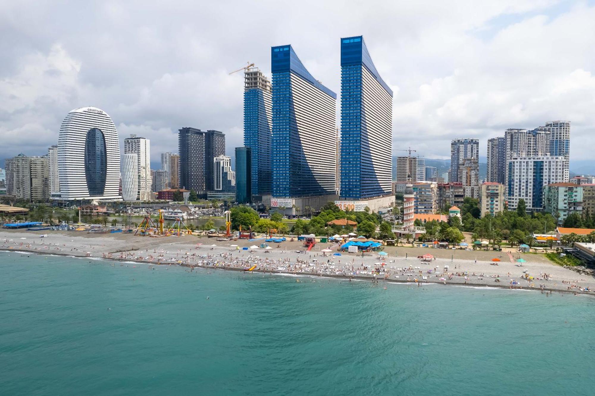 Sea ​​View In Orbi City 巴统 外观 照片