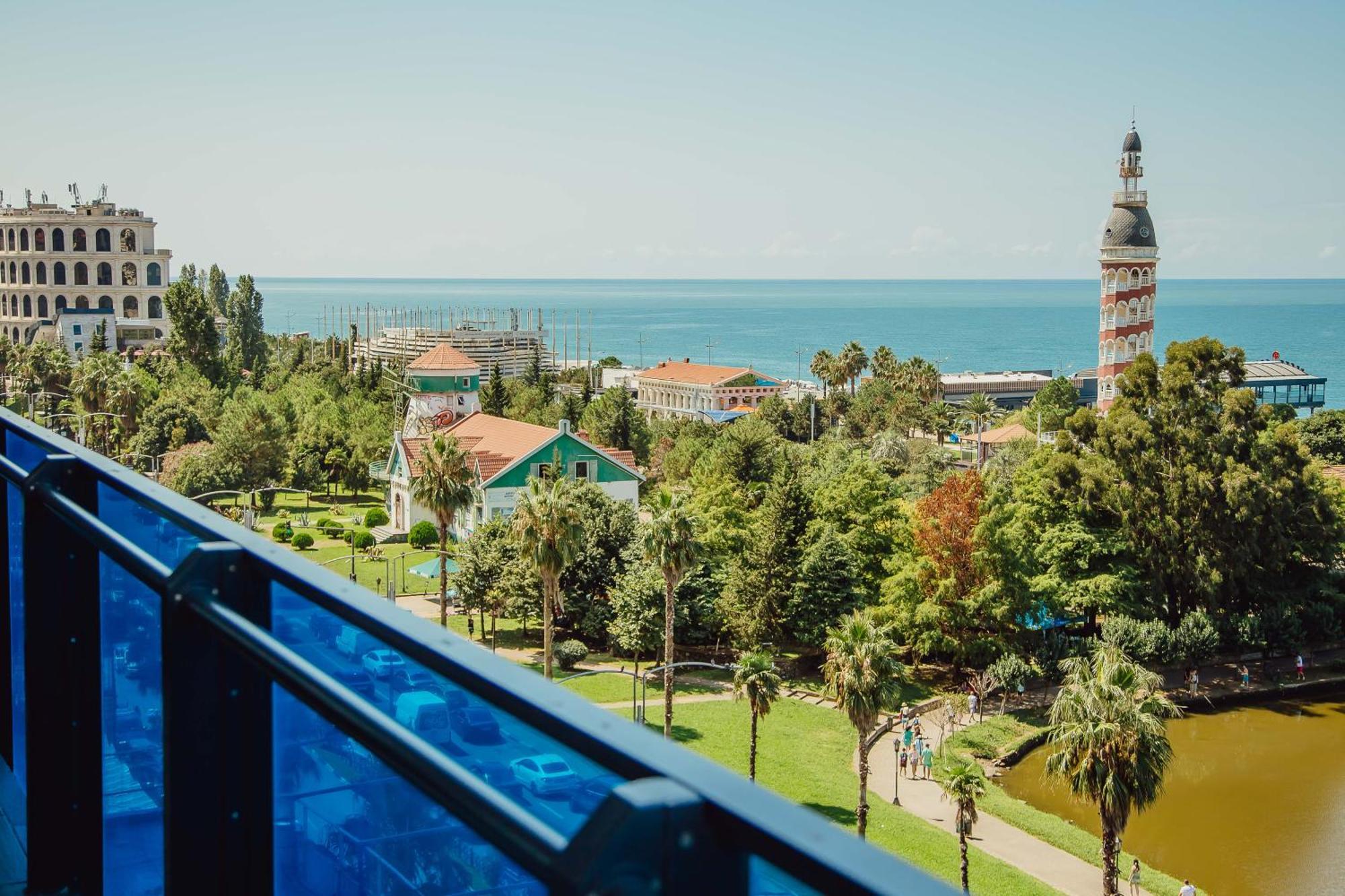 Sea ​​View In Orbi City 巴统 外观 照片